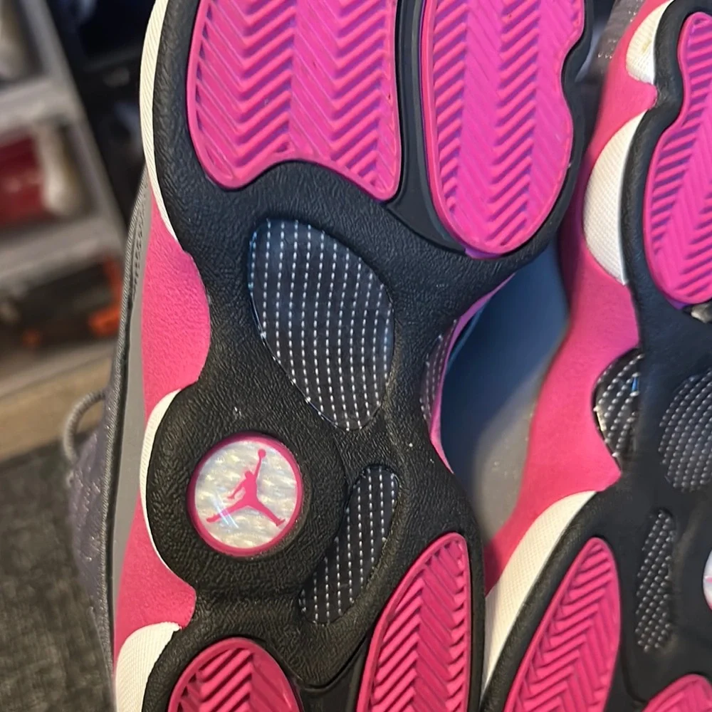 Jordan 13 (GS)Gray and Pink - Picture 10 of 11